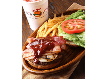 世界中にファンがいる大人気のハンバーガー！社内割引でお得にハンバーガーを食べられます！