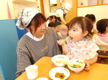 めいてつ保育ステーション 小牧口ぽっぽ園 0～2歳児対象の保育園です！
子どもたちの「おいしい！」が嬉しい♪
少しずつできることを増やしていきましょう♪