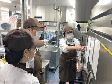 難しい仕事はないので、未経験の方も安心◎
しっかりサポートするので安心してください♪
あなたの応募をお待ちしてます★