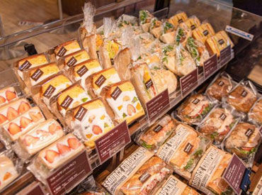 VIE DE FRANCE（ヴィ・ド・フランス）　加古川店（764） お洒落で美味しいサンドイッチを作ろう♪
コツを掴めばどんどんスピードアップしていきます
集中するので仕事終わりの爽快感も◎