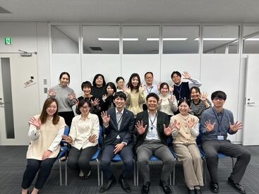 株式会社阪急交通社　高松支店 ＊20～30代女性スタッフ活躍中＊
人あたりの良いスタッフが多い、
笑顔が絶えない職場！
ランチや仕事終わりに食事など交流も◎