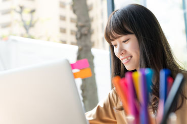 キレイなオフィスで働きやすい☆
20代女性STAFFが多く、新しい友だちもできちゃうチャンス★
オフィスワークデビュー歓迎！