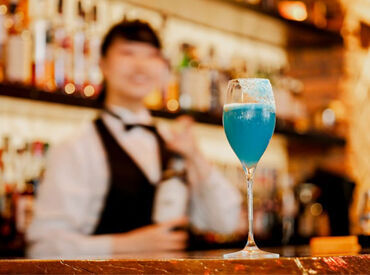 SUNTORY BAR AVANTI 5 スタッフ同士の仲も良く、働きやすい環境。
ほとんどの先輩が未経験から始めています！
男女ともに活躍中です♪