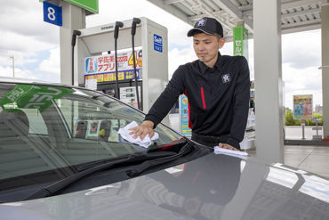 宇佐美ガソリンスタンド 357号湾岸メッセ店(ENEOS) 高校生さんもたくさん働いています。制服や靴は全部用意するので何も必要ありません！