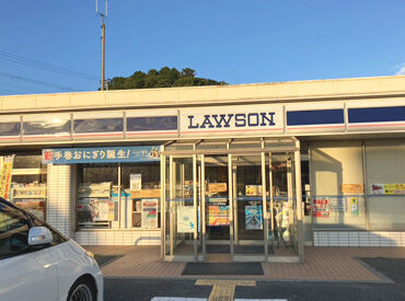 ローソン 篠山長安寺店 よく知るコンビニだから扱う商品や働くイメージが付きやすい♪
マニュアル＆フォローも万全なので安心して始められます！