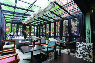 グリーンハウスシルバ・ヴァルト 緑あふれる空間と
スイーツが並ぶおしゃれなカフェです！
