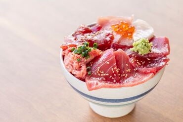 熱海おさかな食堂炙り家 ＜バイトデビュー歓迎・ブランクOK＞
最初は先輩が丁寧にイチから教えます◎
シンプルな作業からお任せするのでご安心ください♪
