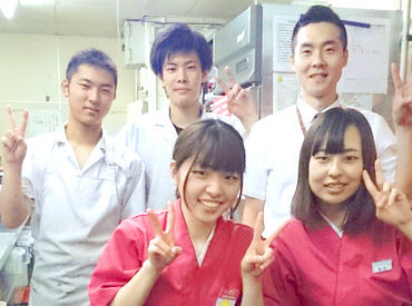 幅広い年齢層のメンバーが元気に活躍中!!忙しい時間帯もみんなで支え合って笑顔で乗り切ります☆