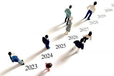 株式会社ネクサススタッフマネージメント　（勤務地：三ノ輪橋駅） 2024年、2025年…2030年…
この先も安心して働ける業界って？
――介護業界です！