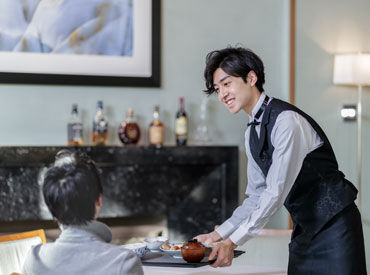 フォーマルダイニング SunCityパレス塚口　21611 未経験の方、歓迎！日中は趣味の時間に。もう1つのバイトが終わってから。などシフトの融通が利くのもうれしいポイントです。