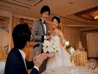 パーティーではサプライズ演出等もりだくさん。お二人やゲストの笑顔にこちらまで気持ちほっこりあったかくなります！