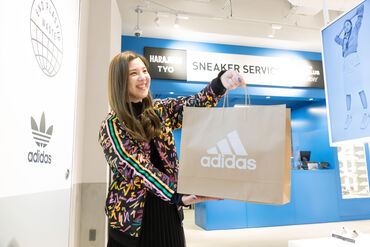 \学生やフリーターも活躍中/
週2日~勤務OK!自分らしく働ける♪
adidasの人気商品をお得に購入も可◎