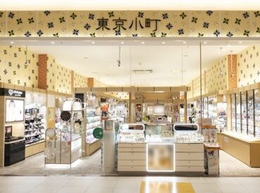 東京小町 イオン浦和美園店 昨年秋に@cosme STORE（アットコスメストア）に仲間入り！
＼多彩なブランドと豊富な品揃え／ 笑顔溢れる職場です♪