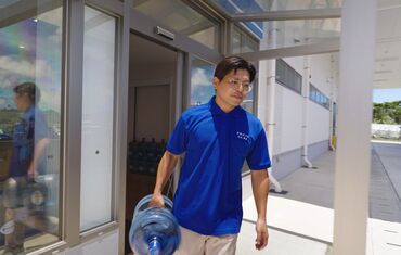 お水やお米をトラックに積み込みする作業もあります！
適度に体を動かすのが好きな方に向いているお仕事です♪