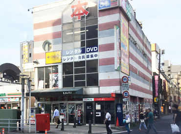 ときわ書房 柔軟シフトで働きやすく
幅広い年代のスタッフさんが活躍中◎
年齢や性別の垣根もなく
みんなが仲良しな働きやすい職場です♪