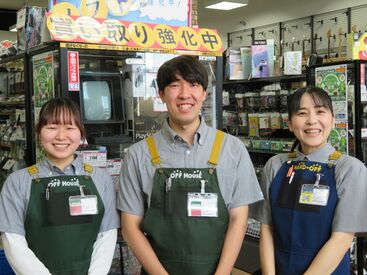 ハードオフ小松東店 ≪幅広いスタッフが活躍しています≫
短時間期から勤務可能なので、忙しい主婦(夫)さんや学生さんが多数在籍しております♪
