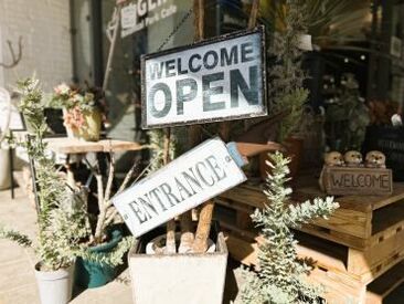 Foglia Botanical Park Cafe ★自然豊かな空間★
「ボタニカル」「キャンプ」「ドッグフレンドリー」をテーマに、
植物に囲まれた店内でお食事が楽しめます！