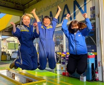 オイルマン 陽光台店 ＼顔が広く、優しい店長からヘルプミー!!／
長く続けてくれているスタッフの退職に伴い緊急大募集*

画像の真ん中が店長です(笑)
