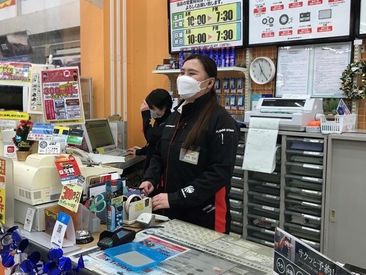 オートバックス 湖西店 資格・経験は不要!
活躍中のスタッフの応募理由は
『車が好き！』『…近いから（笑）』など♪
別の業界からの飛込みも歓迎◎