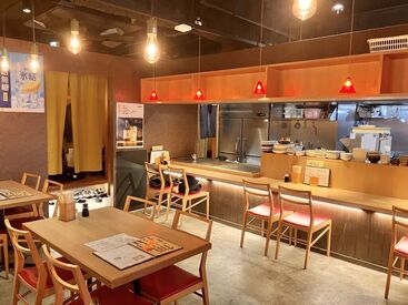 落ち着いた雰囲気の店内は
アットホームな空間で
リラックスして働けます☆
お友達と一緒に応募もOK♪