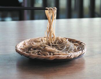 紗羅餐(さらざん) 本店 学生～主婦・シニアさんまで幅広く活躍中！
バイトデビュー、未経験さんも大歓迎◎
お仕事は一から丁寧に教えますよ♪