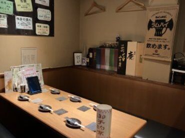 炭火美酒処 ちょび 落ち着いた雰囲気の店内◎
時々タレントさんがプライベートで来店や
店長の≪推し≫のイベントも♪
楽しみながら働けます！