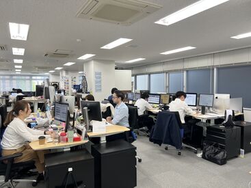 明るく国際的なオフィスで、楽しくお仕事♪