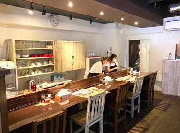 ステーキハウス魔法のらんぷ　円山店 ＼飲食業界が未経験の方も大歓迎！／
お肉の焼き方や切り方など、基礎から教えていくので
安心してチャレンジできる環境です◎