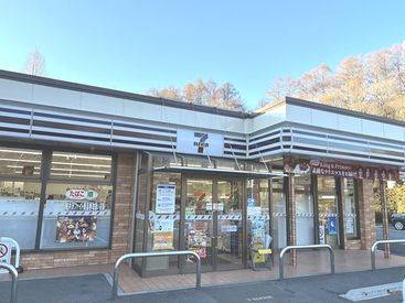 セブンイレブン中軽井沢店 時間・シフト相談もお気軽に♪
「今月はいっぱい働きたい!」
「来月は旅行があるので少なめで…」など
都合に合わせて働けます★