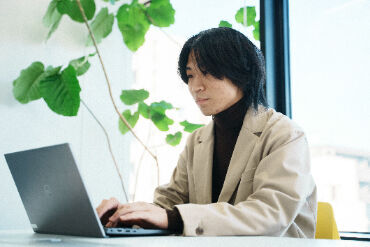 20～30代のスタッフが活躍中
初月から【月26万円以上】Getも◎
がんばった分はしっかりインセンティブで貰えるのも嬉しいPoint★