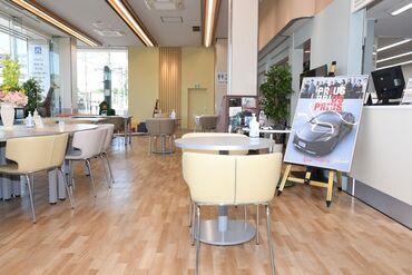 自慢はスタッフの仲の良さ♪
気の良い店長や素敵な先輩がアナタをお待ちしてます◎
一緒に楽しく働きましょう！