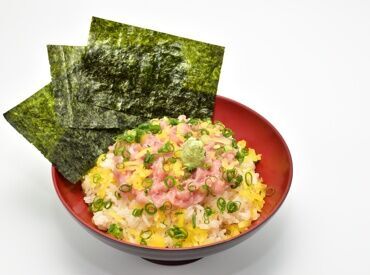 ★220円のまかないあり★
＜寿司＞がおトクに食べられます！
寿司大好きな方、大歓迎！みんなに大好評ですよ♪