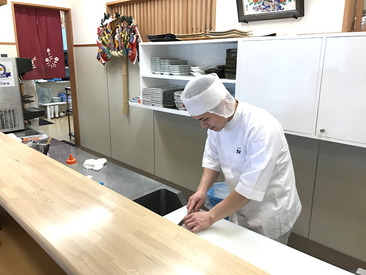 裏方バイトをしたい方にピッタリの
キッチン調理補助も募集中！
カンタンな盛り付けや食器洗いなどを
お願いします♪