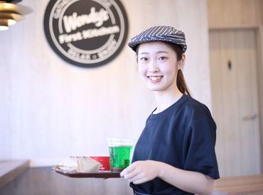 Cafe風メニューなどの新作が
試食できるのも嬉しいPOINTです♪
駅チカのキレイな店内で楽しくバイトしませんか★