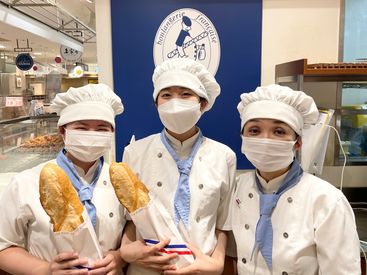 ドンク エディテ 沖縄ライカム店 ”ドンク”ならではの楽しさとやりがいがいっぱいです♪
新商品がでると、みんなで試食ができるのも楽しみの1つ★