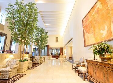 オーセントホテル小樽 ＼華美過ぎなければ髪色自由／
ピアス・アクセサリーは
勤務時だけ外してもらえればOK