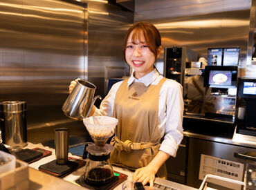 ドトール珈琲店 高円寺南口店 まずは笑顔で「いらっしゃいませ」が言えれば大丈夫です！
イチの前のゼロからお教えするので、未経験の方もご安心ください。