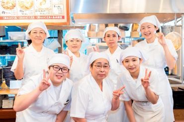 丸亀製麺 ラスカ小田原店［111217］ 本場讃岐の臨場感が味わえる☆お客さまのワクワクした顔もカウンターからよく見えて楽しいですよ