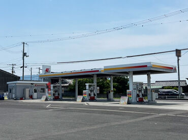 ＼POINT／
★新しいキレイなスタンド
★資格取得支援あり
★危険物乙種第4類を
　お持ちの方時給1080円～