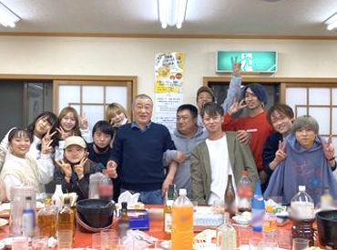 ギョウザの萬金 小田急相模原店 自慢の餃子もまかないで無料です♪
餃子は1週間程度でキレイに焼けるようになります！未経験の方でも大丈夫！