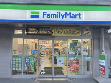 駅チカ！アクセス抜群のお店です♪
学校帰りやWワーク後のお仕事でも通勤ラクラク◎
キレイな店舗で働きませんか？