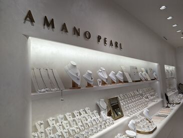 天埜真珠ＫＩＴＴＥ大阪店　※2024年7月31日オープン予定 真珠に関して未経験でも大丈夫！
しっかりと研修を行い、
知識もつけていただきます！
ご安心ください！