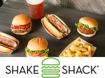 シェイク シャック 東京国際フォーラム店 ★メンバーの仲の良さも魅力！
学生～主婦(夫)の方まで、年齢の壁はありません◎
一緒に"Shake Shack"体験をお届けしましょう！