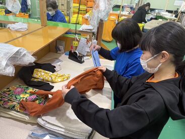 株式会社ジーユー・ライフ　吉川工場 ≪幅広い年代の方が活躍中★≫
高校生～シニア層まで大歓迎♪
先輩スタッフが丁寧に教えるので
未経験でも安心です◎