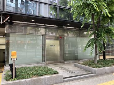《11：00～20：00》の間で6h～勤務OK！
好きな時間帯にシフトIN♪
土日休みでプライベートとの両立も◎