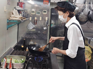 ナチュラルキッチンたんぽぽ 勤務終わりはグリーンマーケットでお買い物も♪
安心・安全なオーガニック商品が多数★
健康志向の方に人気のショップです◎
