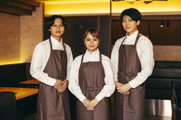 炭火焼肉ホルモンうしごろ　中目黒店　 うしごろ流の接客マナーや対人スキルが身につく!!
＼気負わずにお仕事をスタート／
まずは先輩と一緒に慣れていこう!!