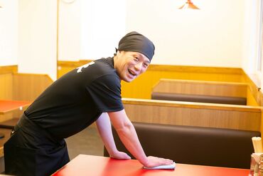 店長は気さくに話せる人なんです◎
シフト調整や働き方についてなど
なんでも相談ください◎