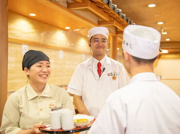 廻鮮富寿し極みや 上越中央店 飲食店のお仕事が
初めての方も大歓迎★
同じ未経験スタートの先輩が
イチから丁寧にサポートします◎