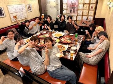 ≪まかないの様子≫
学生スタッフが多く、和気あいあいとした雰囲気♪
新しい友達も自然とできちゃう★
即採用＆即日勤務もOK◎